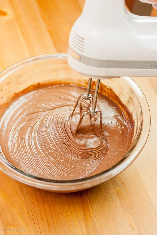 Chocolate Almond Cupcakes with Salted Caramel Vanilla Buttercream recipe - www.platingpixels.com