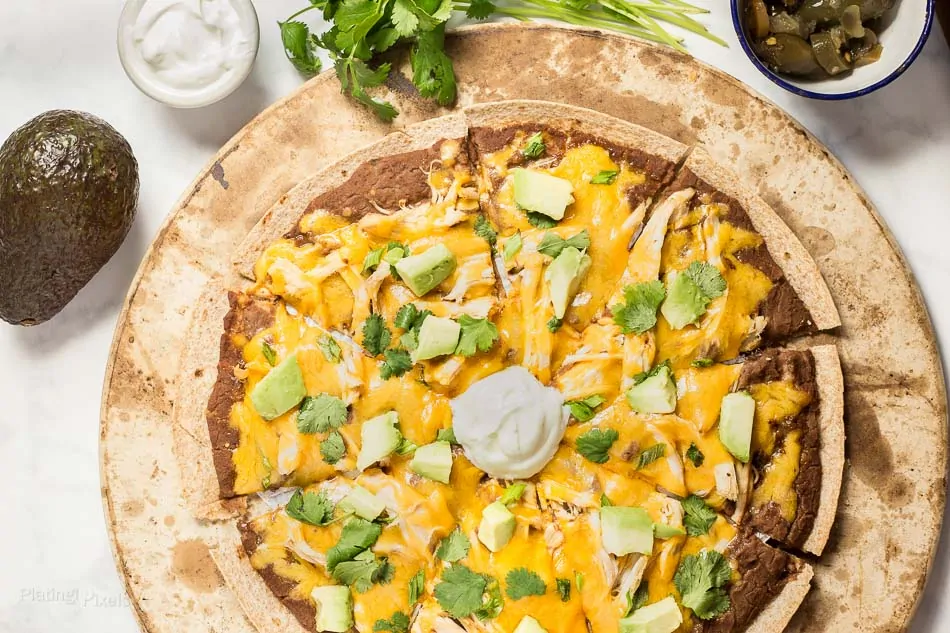 Healthy Mexican Style Pizza with Chicken recipe - www.platingpixels.com