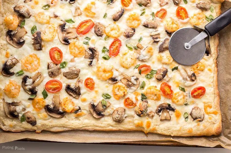 Shrimp Scampi Flatbread Pizza recipe - www.platingpixels.com