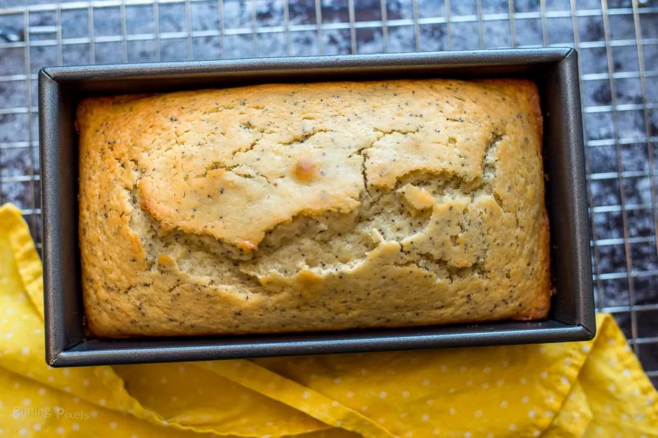 Chamomile Lemon Poppy Seed Breakfast Bread recipe - www.platinpixels.com