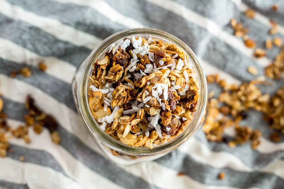 Vegan Cashew and Coconut Oil Granola recipe - www.platingpixels.com