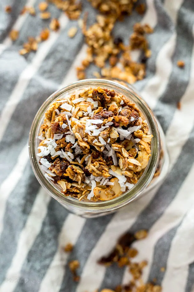 Vegan Cashew and Coconut Oil Granola recipe - www.platingpixels.com