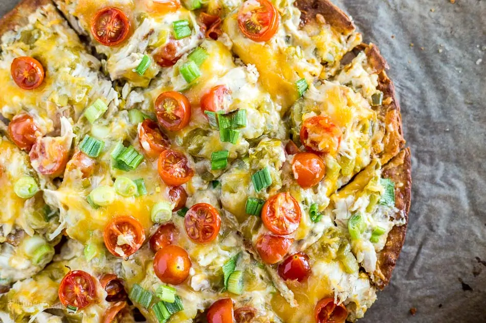 Cheesy Chile and Chicken Flatbread Pizza recipe - platingpixels.com
