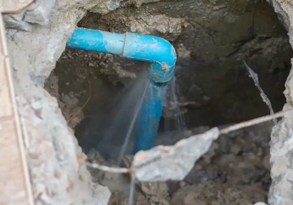 Leaking-Pipe-Line