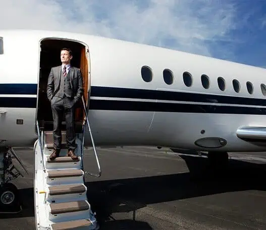 Discover how to book your private jet charter in 2025 with maximum efficiency and style. See aircraft options, route pricing, and VIP booking tips.