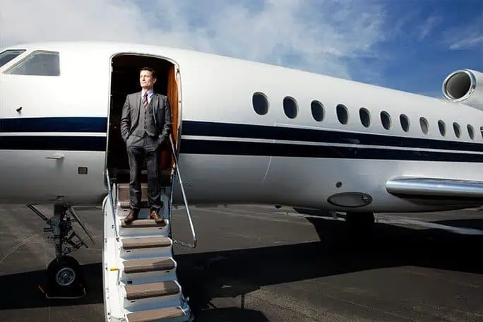 Discover how to book your private jet charter in 2025 with maximum efficiency and style. See aircraft options, route pricing, and VIP booking tips.