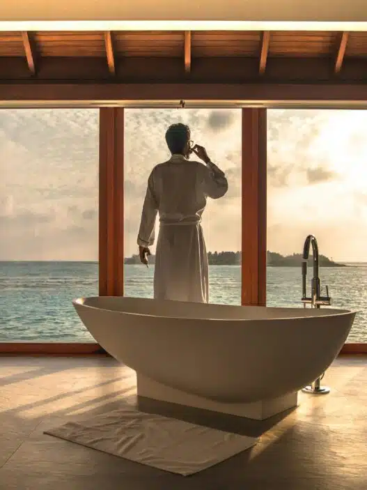 Luxury Travel for Singles Over 40: Where Style, Privacy & Networking Collide