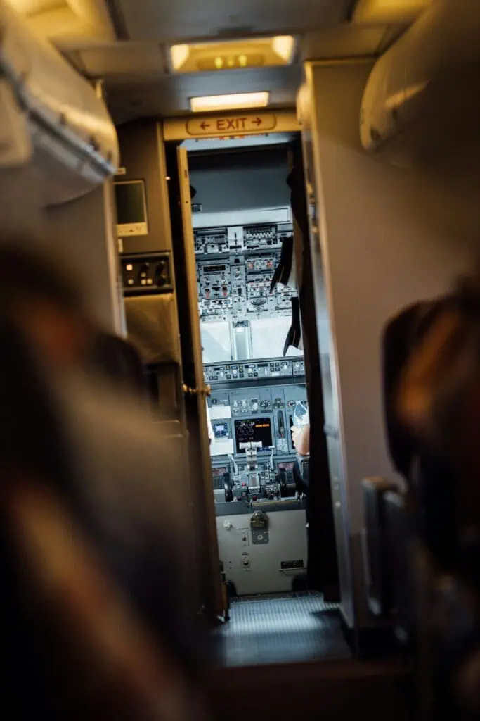 how to become private jet pilot training requirements certification process