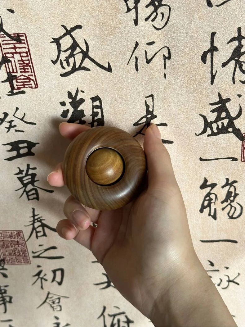 珠綠檀福運流轉解壓手把件