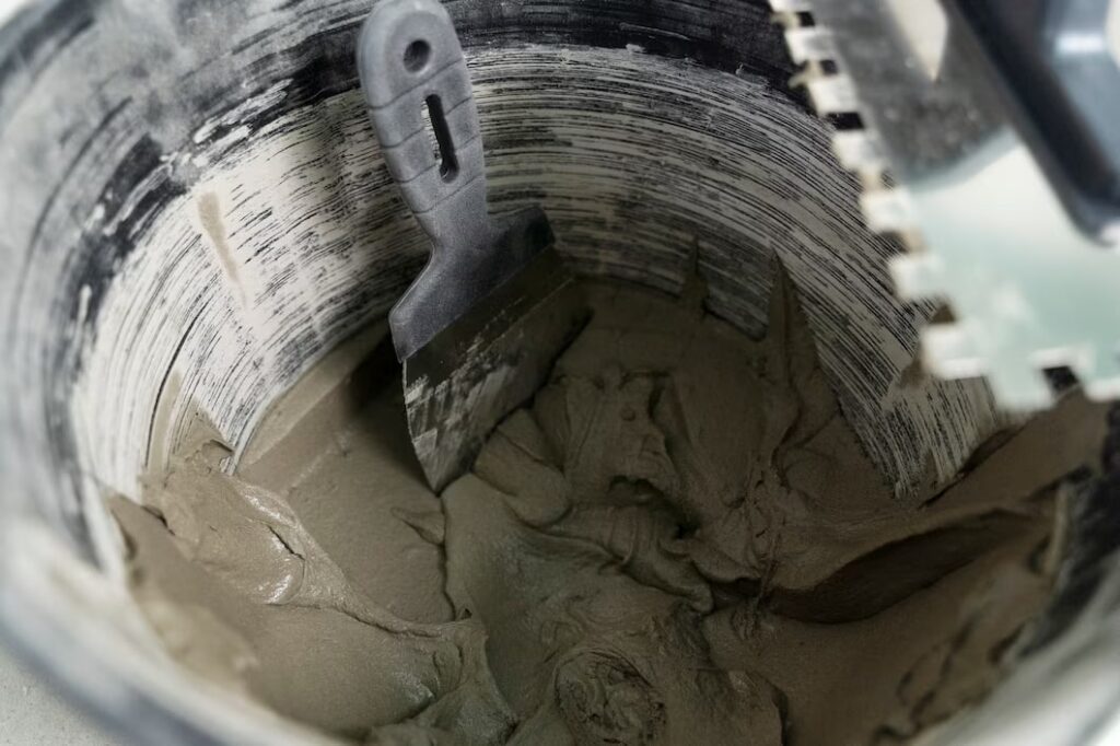 ขอบคันหินปิดโพรงใต้บ้าน