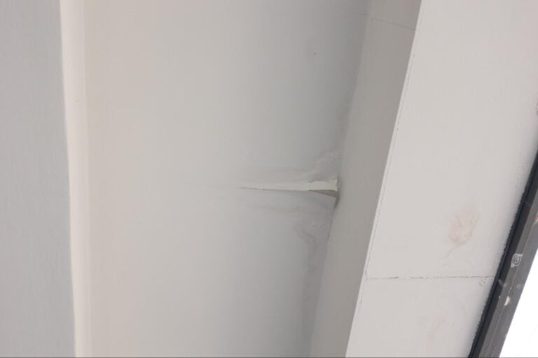 ฝ้าถล่ม