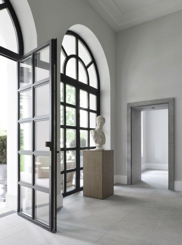 Berlin-Eisenzahn-Halle-Rundfenster