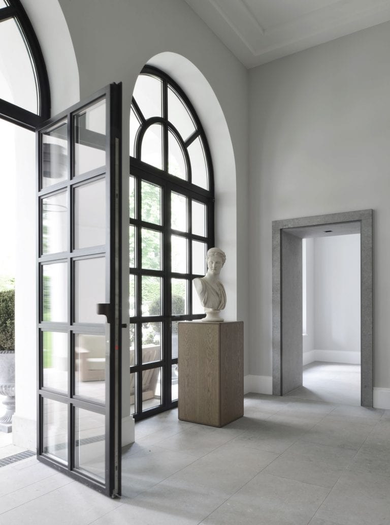 Berlin-Eisenzahn-Halle-Rundfenster