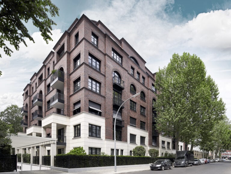 ALEXANDER-Berlin nach der Fertigstellung Eckansicht