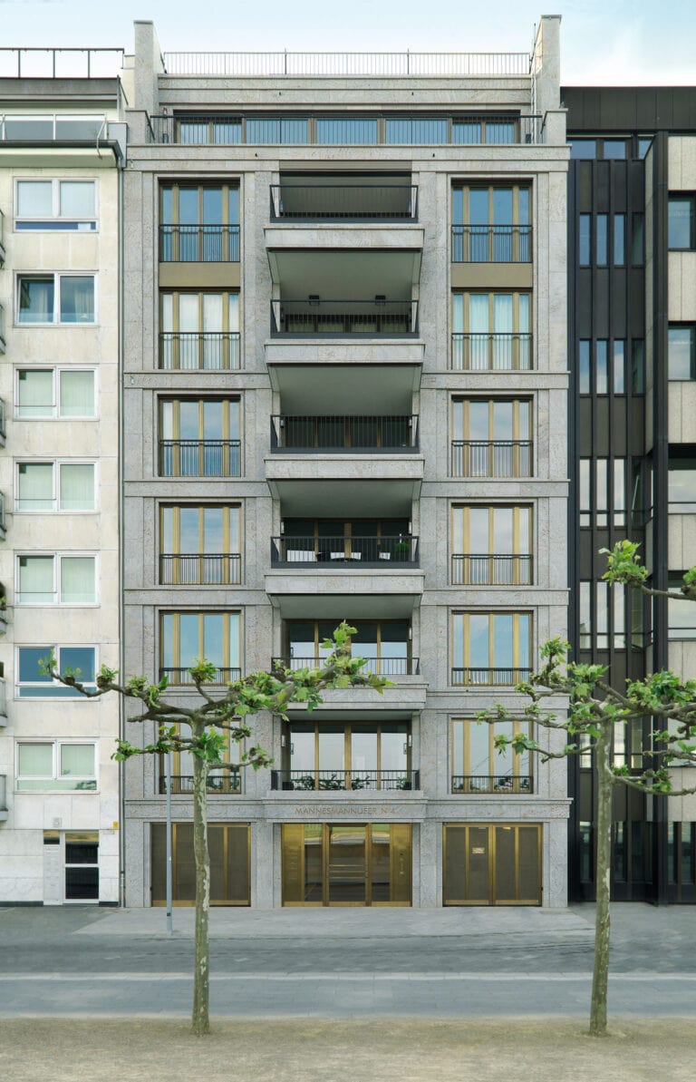 Dusseldorf-Carlstadt-Mannesmannufer-Fassade