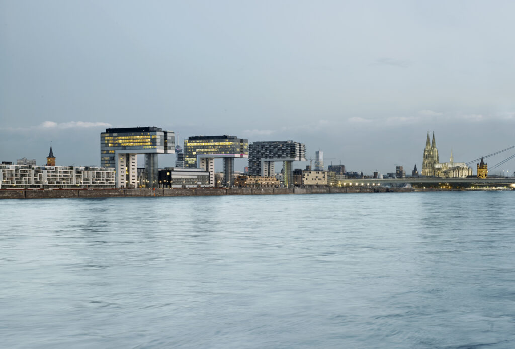 Blick über den Rhein in Köln
