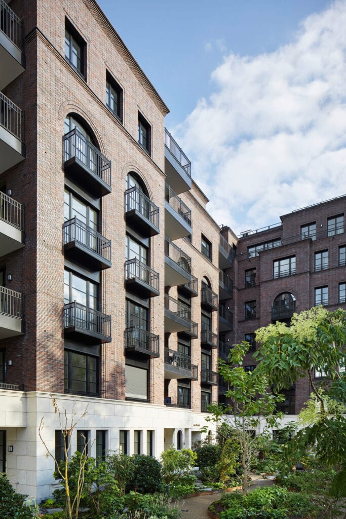 Alexander Berlin Hofgarten und Fassdendetail