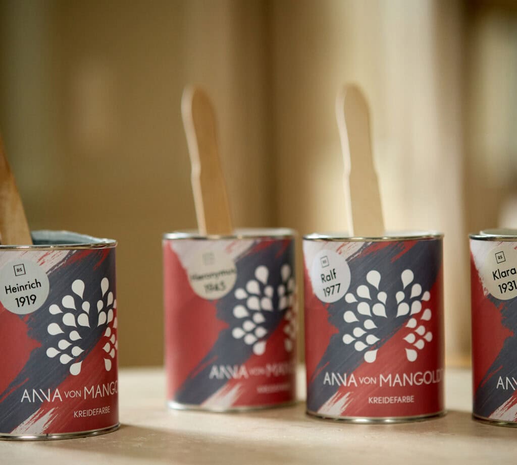 Die vier neuen Farbtönen ‚Ralf‘, ‚Klara‘, ‚Hieronymus‘ und ‚Heinrich‘ aus der Cooperation mit Anna von Mangoldt mit Ralf Schmitz