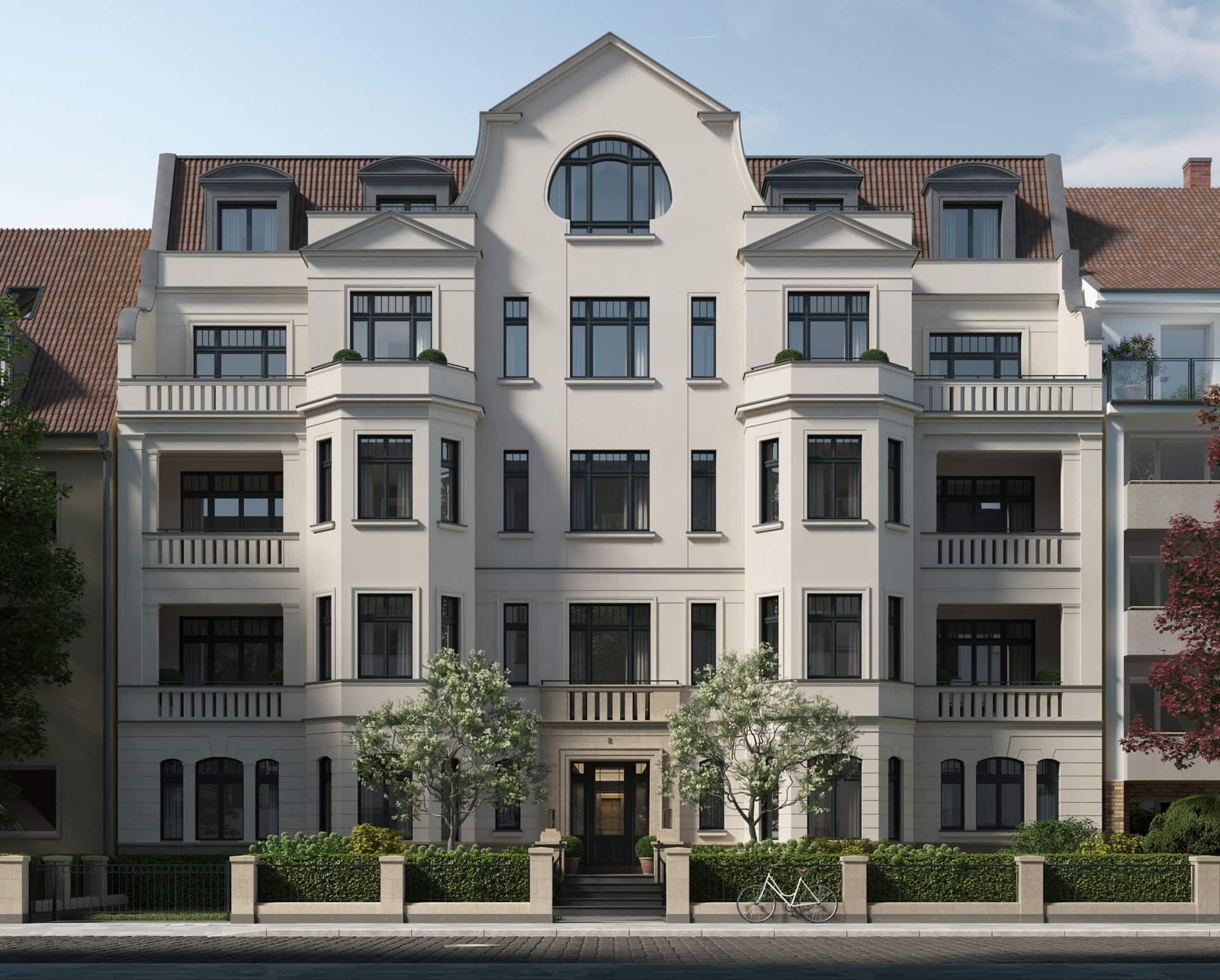 Elegantes Wohngebäude mit skulpturalen Erker, fein gezogene Gesimsprofilen und einen markanten Ziergiebel