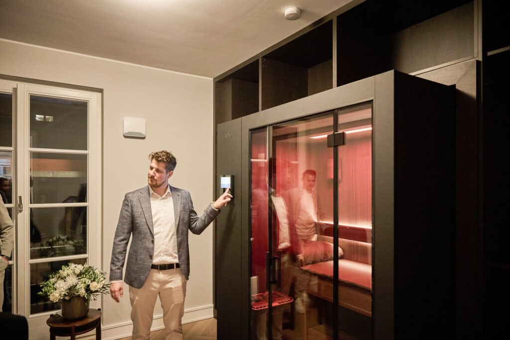 Präsentation der Klafs-Sauna S1 im Showroom