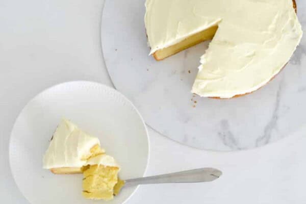 Cake au Chocolat Blanc au Thermomix – Recette Facile et Moelleuse