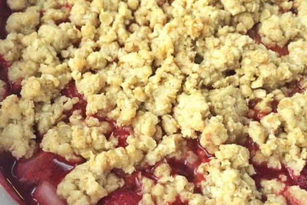 Crumble aux Fraises et Framboises au Thermomix : Recette Facile et Gourmande