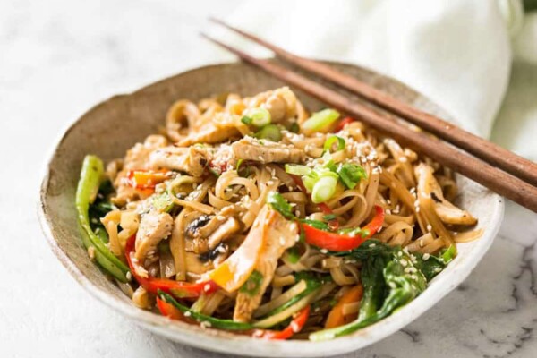 Nouilles Thaï au Poulet au Thermomix : la Recette Facile et Parfumée