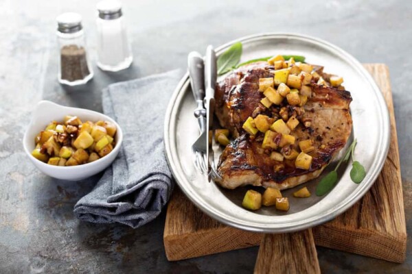 Côtes de porc aux pommes caramélisées absolument gourmande!