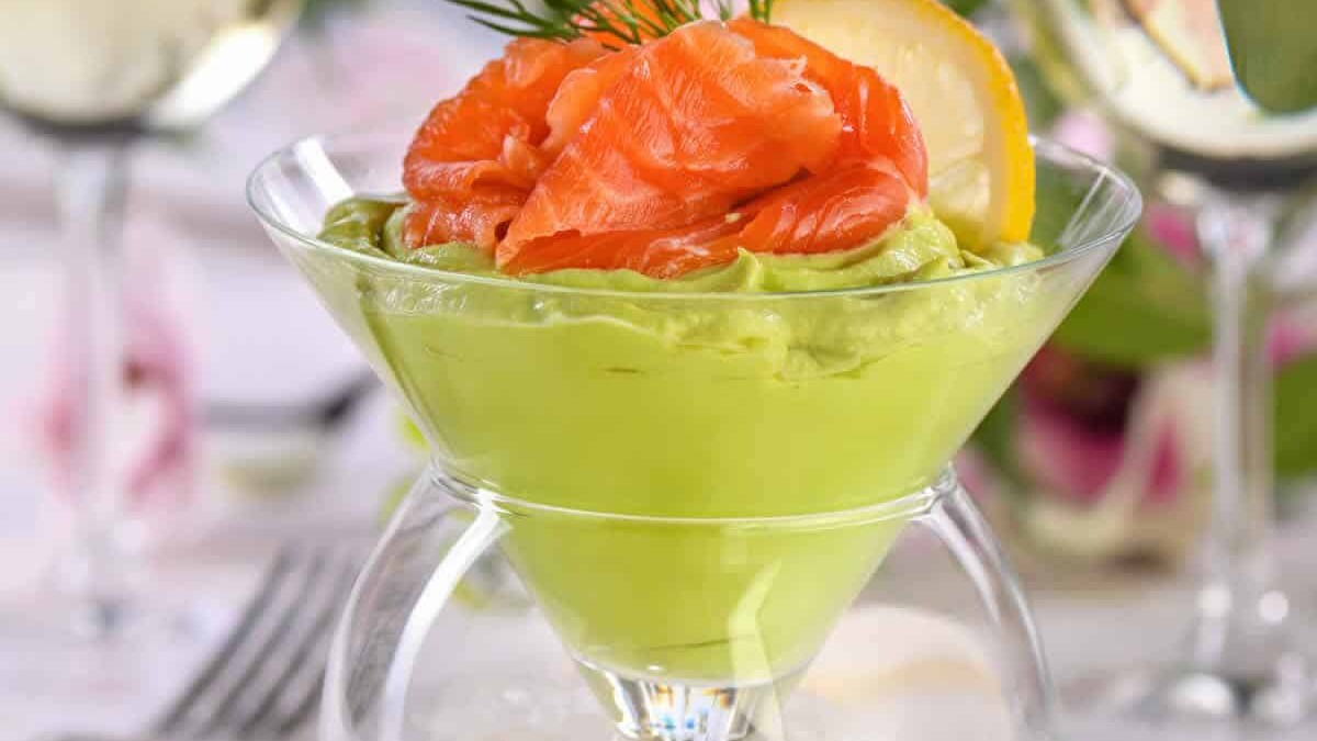 Verrines d'avocat et de saumon au Thermomix : Une recette qui a du style et du flair