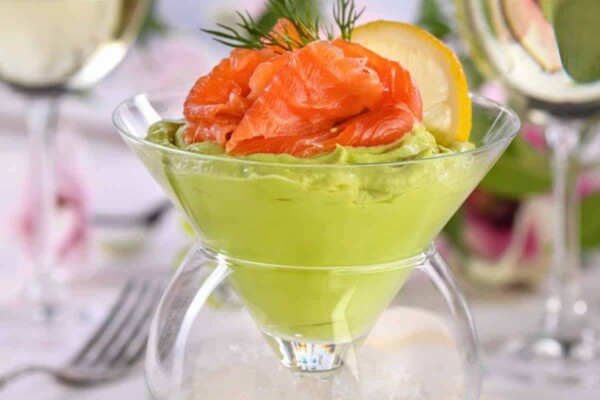 Verrines d'avocat et de saumon au Thermomix : Une recette qui a du style et du flair