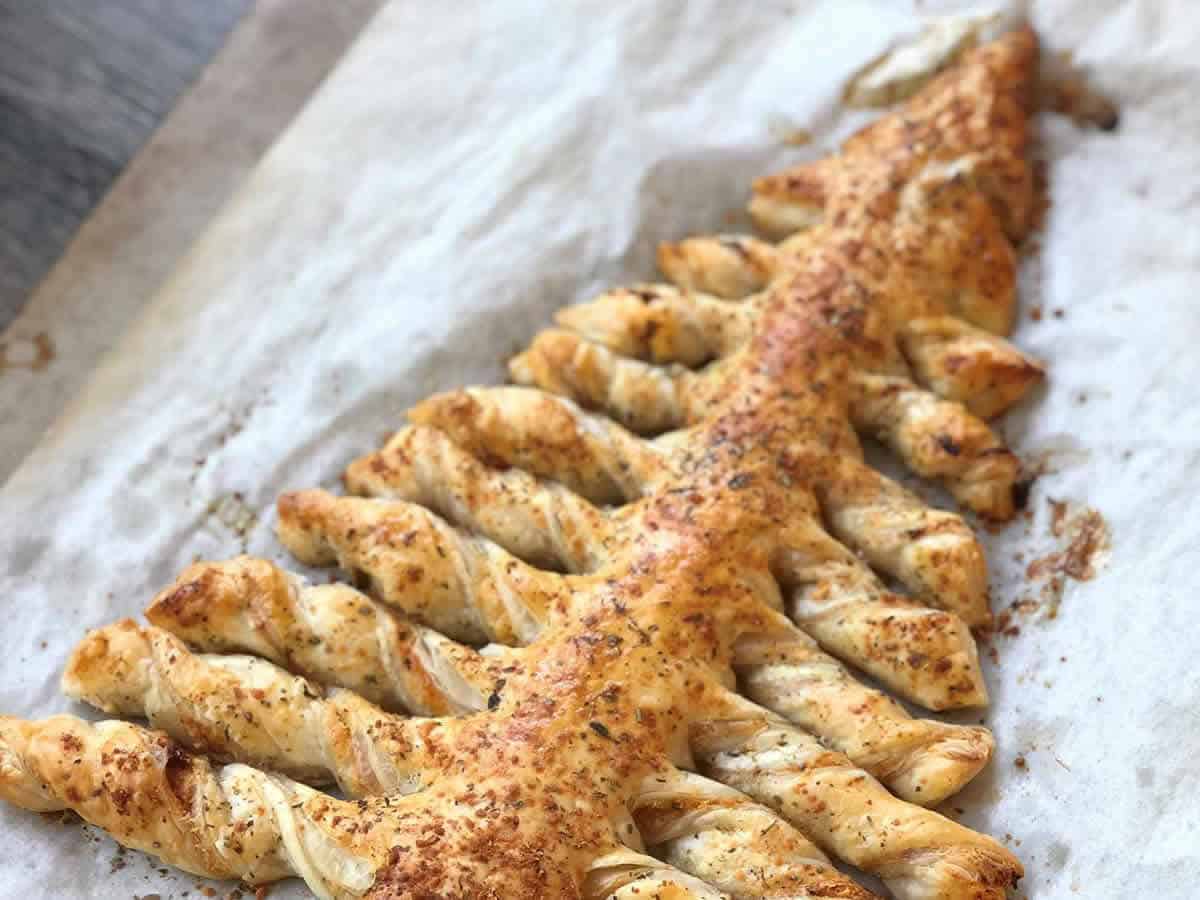 Sapin feuilleté apéritif de Noël au Thermomix Sapin feuilleté apéritif de Noël au Thermomix