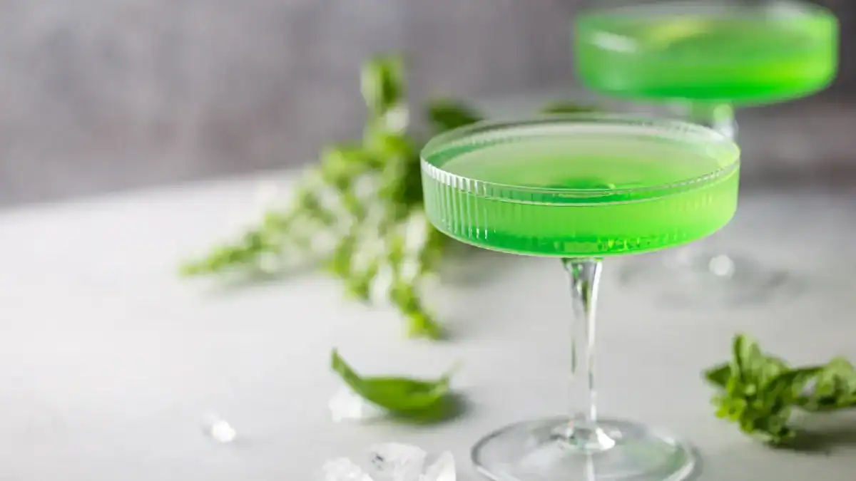 Cocktail à la verveine citronnelle et son sirop maison