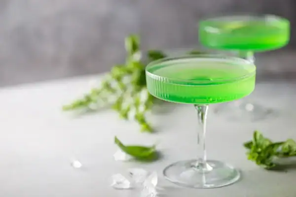 Cocktail à la verveine citronnelle et son sirop maison