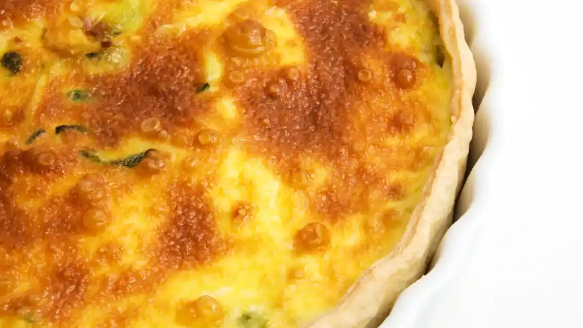 flan roquefort et poireaux au Thermomix dans son plat avec poireaux fondus