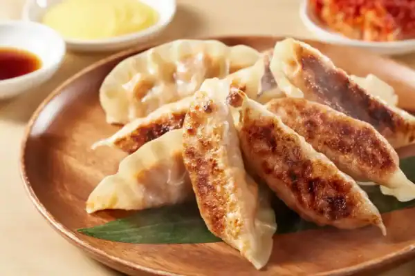 gyoza au poulet dorés