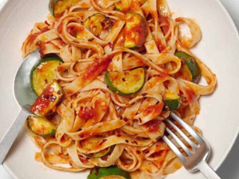 Pâtes courgettes et sauce tomate cookeo