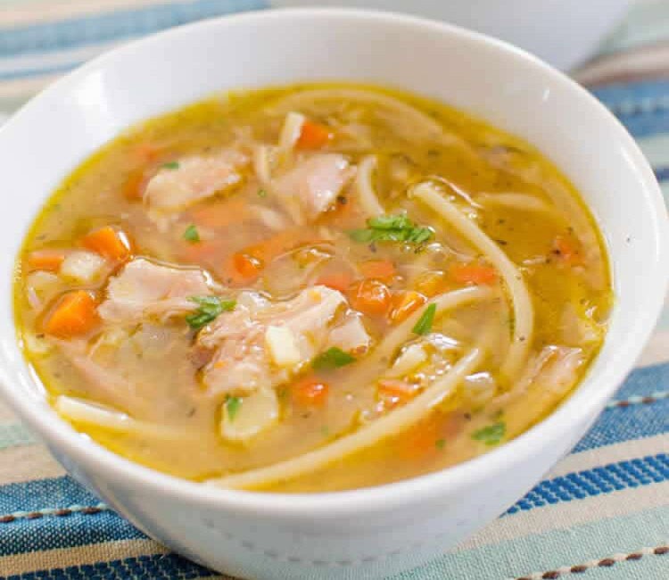 Soupe poulet et nouilles