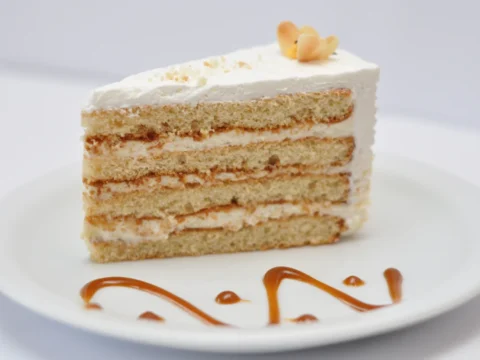 gâteau au glaçage chocolat blanc