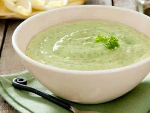 Soupe extra aux courgettes et yaourt