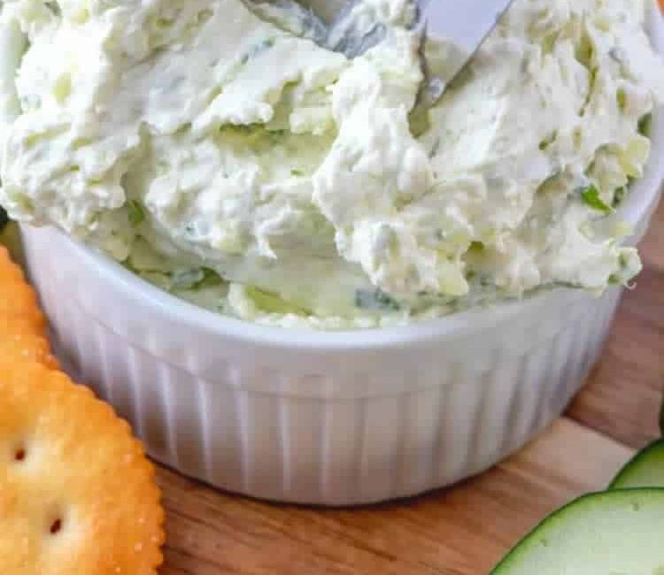 Tartinade au fromage à la crème et concombre