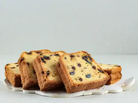 Cake aux amandes et raisins secs