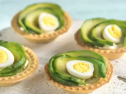 Tartelettes au mascarpone avocat et œufs