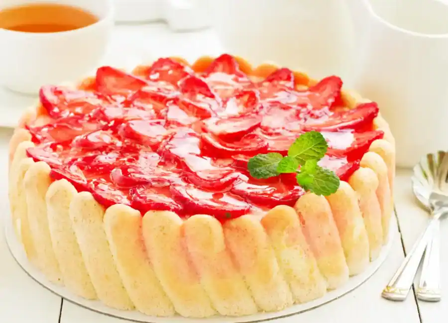 Charlotte aux fraises maison