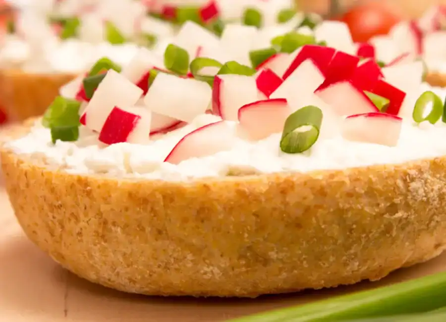 apéritif au fromage radis et oignon vert