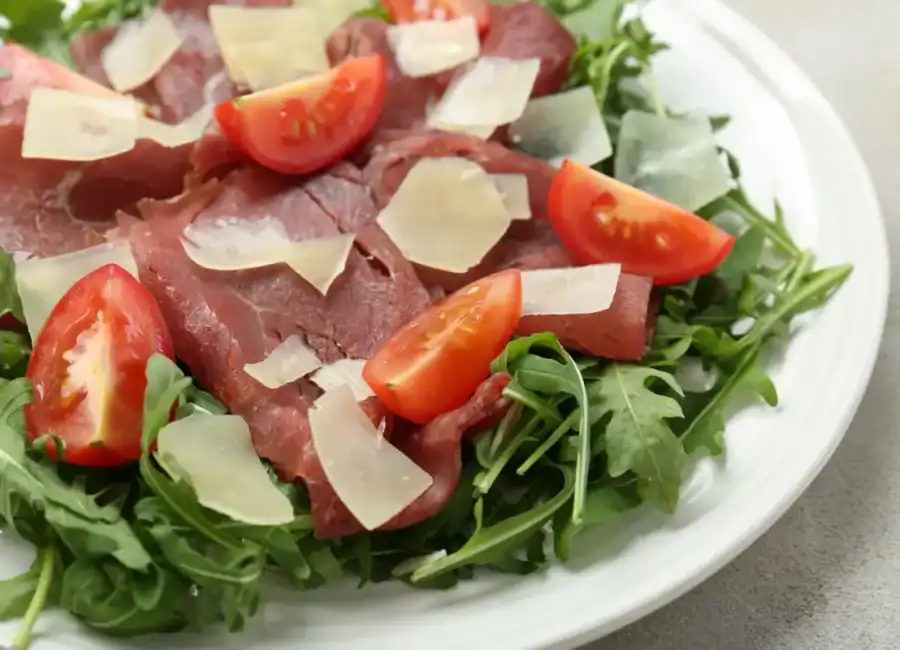 Salade bresaola au parmesan
