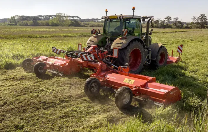maschio-dealer-tractor-in-field
