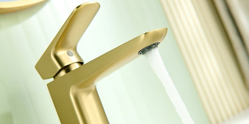 water flow close of brushed gold bathroom faucet - B00201301 - 800400