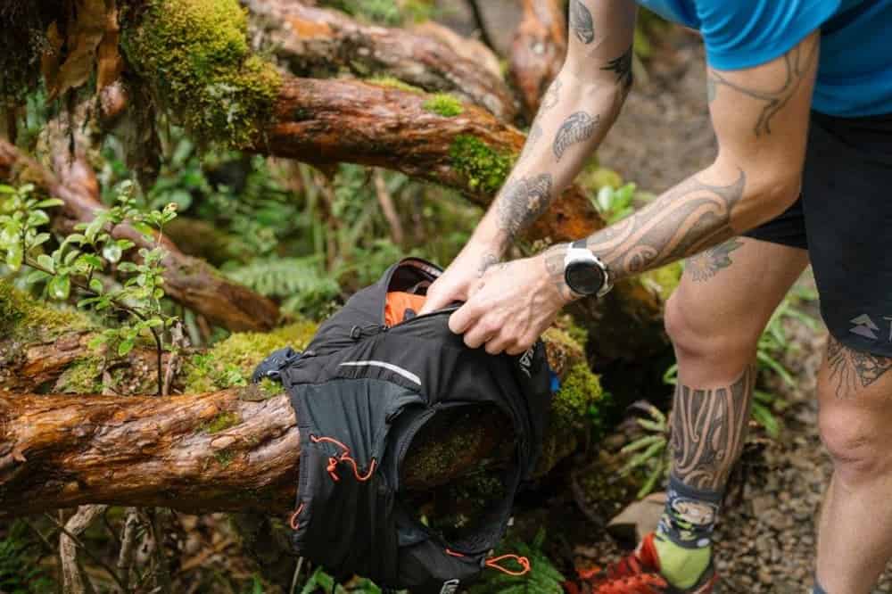 CamelBak APEX PRO Run Vest Diagonal Zip on back pocket