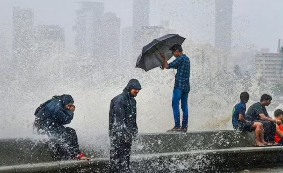 मुंबईत आज मुसळधार पावसाचा इशारा