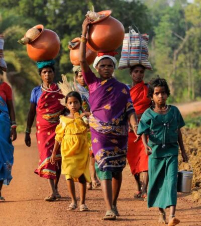 देशातील आदिवासी समाजाच्या जीवनशैलीत सकारात्मक बदल